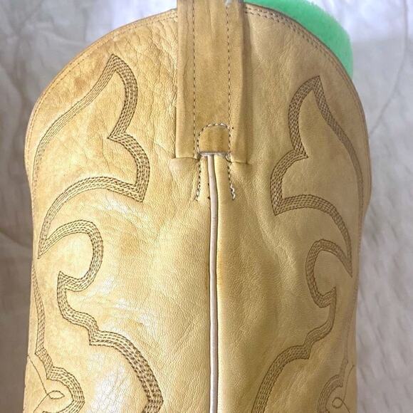 Vintage Nocona Cowboy Boots cream Leather Size 9 1/2 EE. See Video main image 9